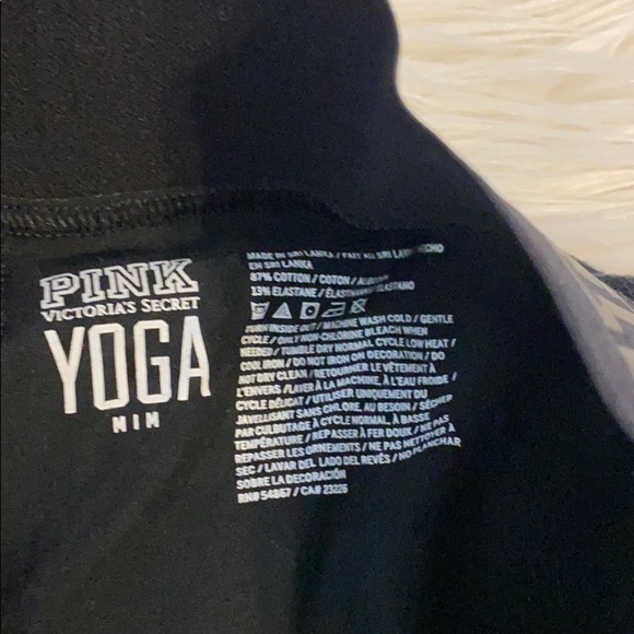 Victoria’s Secret PINK cropped yoga leggings - Picture 3 of 4